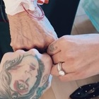 Chiara Ferragni e Fedez dalla nonna in ospedale, la foto con tre mani commuove i fan