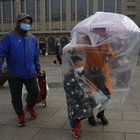 Coronavirus, vaccino in 18 mesi. L'Oms bacchetta la Cina: falsati i dati sul contagio