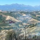 Incendio nelle colline di Atri: a lavoro elicotteri e canadair