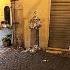 Roma, Totti diventa San Francesco: in centro spunta il murale di Tvboy