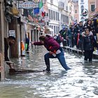 Acqua alta a Venezia, il sindaco: «Un miliardo di danni, serve subito il Mose e non basta»