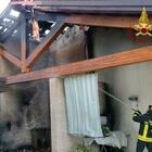San Fior. Bombola di acetilene esplode in una casa, tetto distrutto