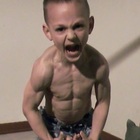 Giuliano a 4 anni era il «bambino più forte del mondo» con i suoi video virali, poi è scomparso dai social. Ecco com'è oggi