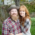Jake Flint, star della musica country, muore poche ore dopo il matrimonio. La moglie: «Ora dovrò scegliere l'abito per seppellirlo»