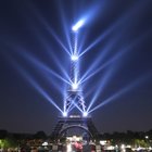 La torre Eiffel compie 130 anni: Parigi festeggia così il suo simbolo