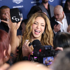 Shakira superospite a Verissimo, le dolci parole su figli, mamma e papà: «Sono sola e sto bene». Ma glissa su Piqué