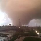 • Il tornado, poi un lampo choc e si scatena il terrore - Guarda 