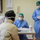 Coronavirus, bozza dl sanità: «Regioni commissariate se inerti, in arrivo 20mila assunzioni tra medici e infermieri»