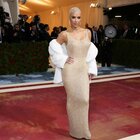 Kim Kardashian indossa l'abito di Marilyn Monroe