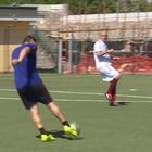 Eurogol di Totti, il tiro di esterno destro si infila nel sette: avversari senza parole Video Eurogol di Totti, il tiro di esterno destro si infila nel sette: avversari senza parole Video