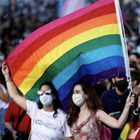 Spagna, approvata la «legge trans». Sì anche al cambio sesso e all'aborto sopra i 16 anni senza il consenso dei genitori