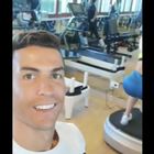 Cristiano Ronaldo si allena in palestra con Giorgina e il figlio