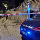 Napoli, si avvicinano all'auto e sparano: Domenico Giordano ucciso nella sua Clio, killer in fuga