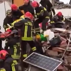 Esplode una palazzina a Roma: tre persone salvate sotto le macerie