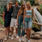 Francesco Totti, la tenera foto di famiglia con Ilary Blasi, Cristian e Chanel. I fan notano un dettaglio: «Com'è possibile?»