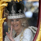 Camilla, primo compleanno da regina tra le polemiche, la foto indigna i sudditi. Poi il gesto di Harry e Meghan