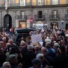 Carlo Croccolo, folla ai funerali a Napoli: «Salutaci il grande Totò»