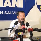 Salvini: «Da Lamorgese guanti con i neofascisti e idranti per i lavoratori»