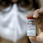 Omicron, Moderna prepara nuovo vaccino specifico contro la variante: «Via ai test a inizio 2022». Mezza dose booster aumenta anticorpi di 37 volte