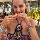 Chiara Ferragni, mistero pizza a Ibiza: «Ha il potere di farle rigenerare»