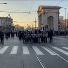 Cospito, anarchici in corteo a Milano: lanci di oggetti verso giornalisti
