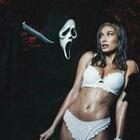 Halloween, gli outfit delle star: da Hailey Bieber a Kendall Jenner, i look sexy e horror