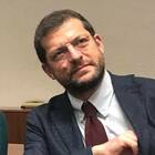 Roma, la rabbia del deputato Pd Andrea Romano: «Vergogna Raggi, da due mesi non riesco a seppellire mio figlio». La risposta Ama