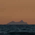 L'isola che non c'è: la foto scattata da Mondragone verso Latina scatena la gara sui social La risposta