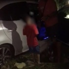 Bambino di sei anni ruba l'auto dei genitori e si schianta, con lui il fratellino di 3 anni: «Andavano a comprare giocattoli»