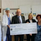 L'ospedale lo cura, ricco imprenditore dona 40mila euro per un nuovo macchinario: «Mi avete salvato la vita»