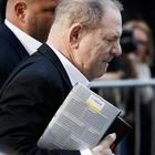 Molestie sessuali, Harvey Weinstein si è consegnato alla polizia
