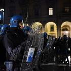 Torino, tensioni al corteo antifascista contro CasaPound. Tre agenti feriti e un fermo
