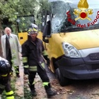 • Roma, albero cade sullo scuolabus: ferita una bimba