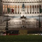 Roma, questa notte torna Spelacchio a piazza Venezia: le luci saranno accese l'8 dicembre