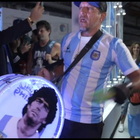 Qatar, i tifosi argentini celebrano Maradona