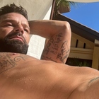 Ricky Martin nudo sui social dopo il divorzio, il video "hot" scatena i fan
