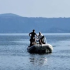 Ragazzo di 20 anni scomparso nel lago di Bracciano. «Si è tuffato dal pedalò davanti ai familiari»