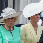 Camilla sfida Kate per il ruolo di Regina consorte: la foto che oscura la Middleton