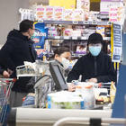 Coronavirus Lazio, il piano elimina-code ai supermercati: «Ora spesa a casa»