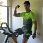 Coronavirus, Cristiano Ronaldo si allena alla cyclette: «Le ruote bruciano»