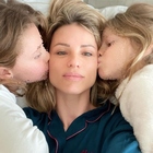 Michelle Hunziker, le figlie Sole e Celeste le fanno una sorpresa speciale mentre dorme: «Hanno fatto tutto da sole»