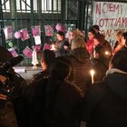 Sparatoria a Napoli: mamme pregano per Noemi fuori dall'ospedale