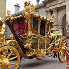 Carlo III, le due carrozze della sfilata: perché re e regina non hanno scelto il mezzo usato da Elisabetta II (per andare all'Abbazia di Westminster)