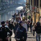 Milano, troppa folla in Darsena: blocchi agli ingressi, navigli a numero chiuso