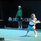 Pallina contro il raccattapalle, giovane tennista italiana squalificata