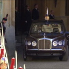 L'addio al principe Filippo, l'arrivo della regina Elisabetta