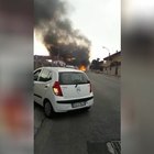 Guidonia, esplode un autobus che va a fuoco: carabinieri mettono in salvo i passeggeri
