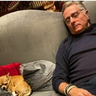 Paolo Bonolis dorme la notte di Capodanno, la moglie Sonia Bruganelli posta la foto su Instagram: «Finale coi botti!»
