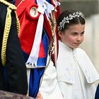 Charlotte all'incoronazione di Re Carlo, la principessina ruba la scena (e il look) a mamma Kate Middleton