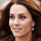 Kate Middleton, il regalo incredibile della regina Elisabetta. «È uno sfregio a Meghan Markle»